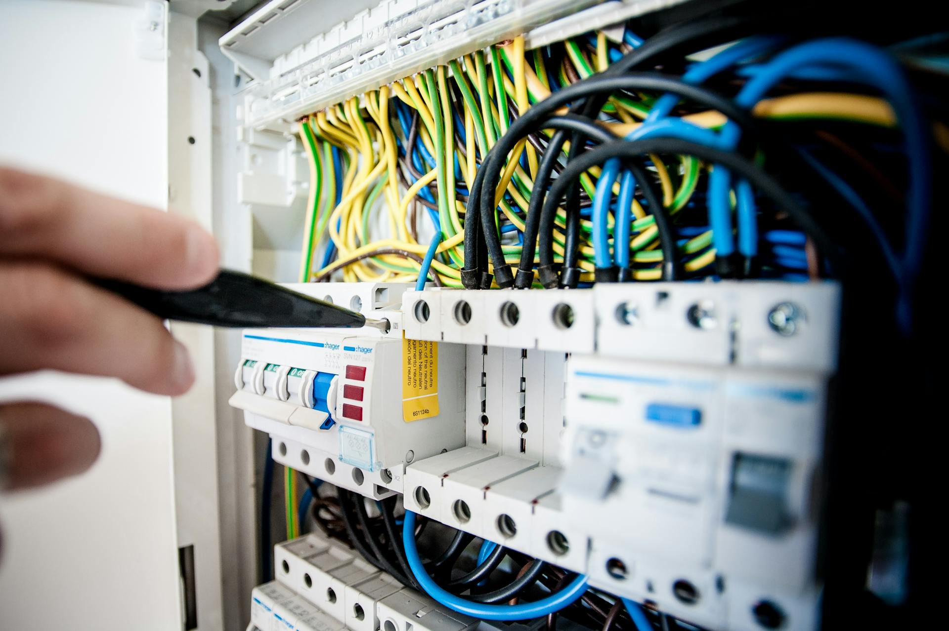 Erste Hilfe bei Elektrounfällen